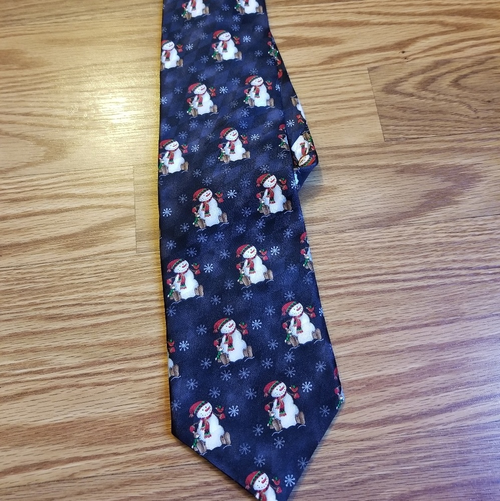 Hallmark Holiday Traditions snowman tie